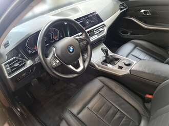 BMW 318d (Bild 2/24)