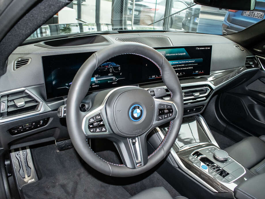 BMW i4 (Bild 12/16)