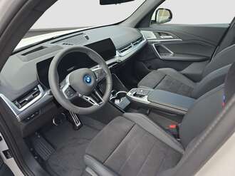 BMW iX1 xDrive30 (Bild 2/2)