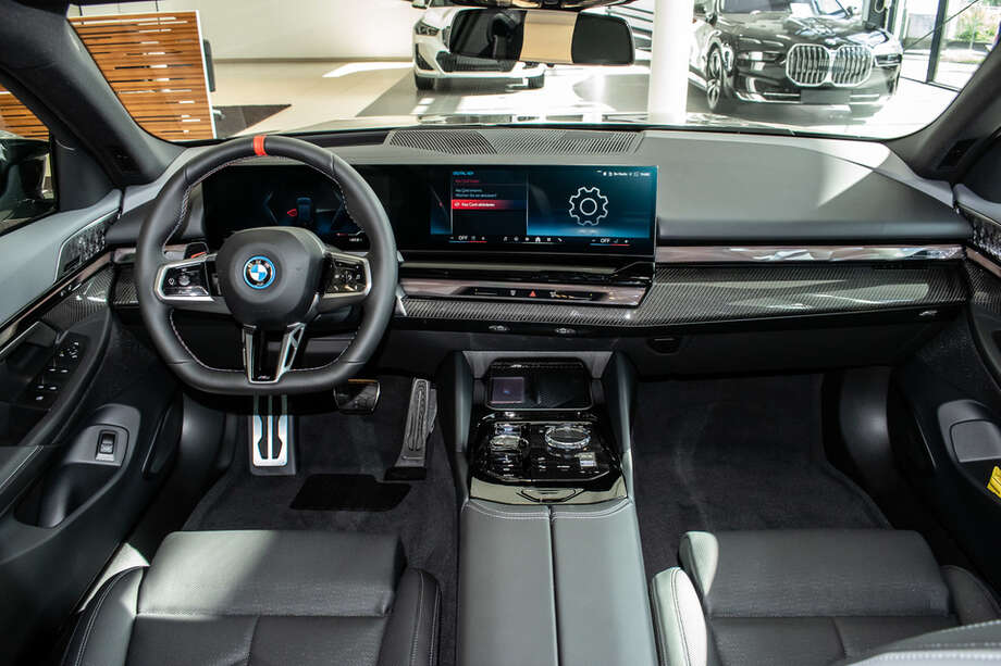 BMW BMW i5 M60 xDrive Limousine (Bild 16/19)