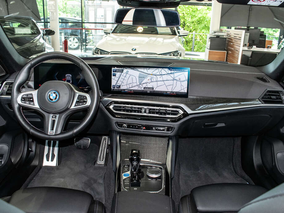 BMW i4 (Bild 22/22)