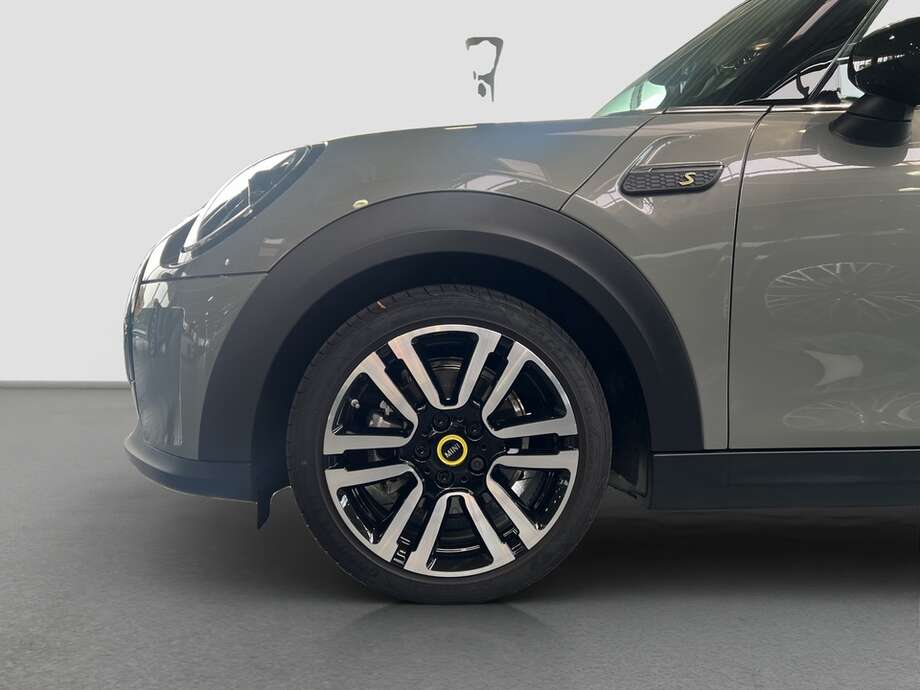 MINI Cooper SE (Bild 22/23)