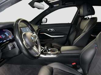 BMW 330i (Bild 2/15)