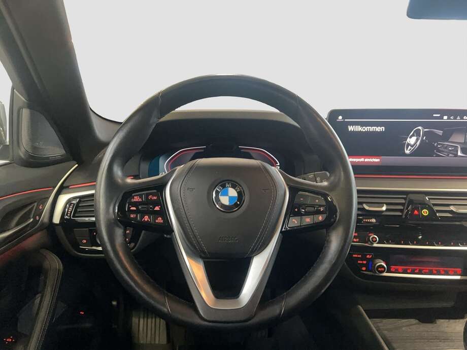 BMW 530d xDrive (Bild 4/24)