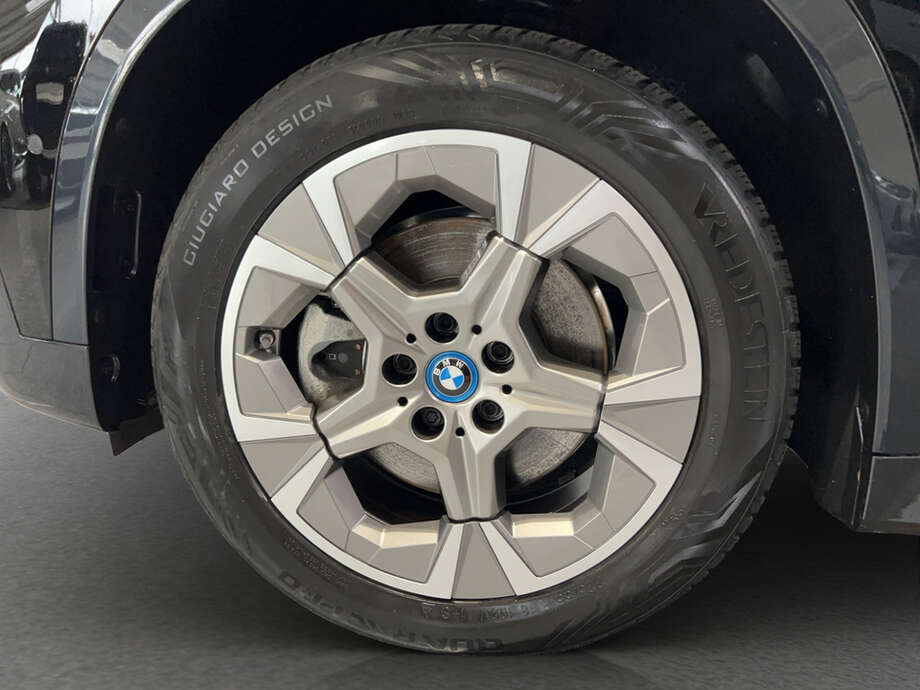 BMW iX1 xDrive30 (Bild 16/16)