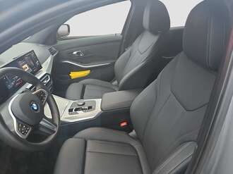 BMW 320d (Bild 2/19)