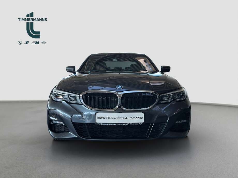 BMW 330e (Bild 16/17)