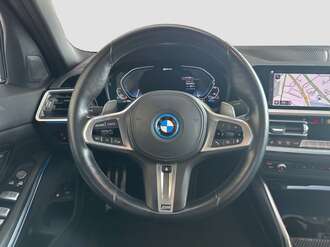 BMW 330e (Bild 3/17)