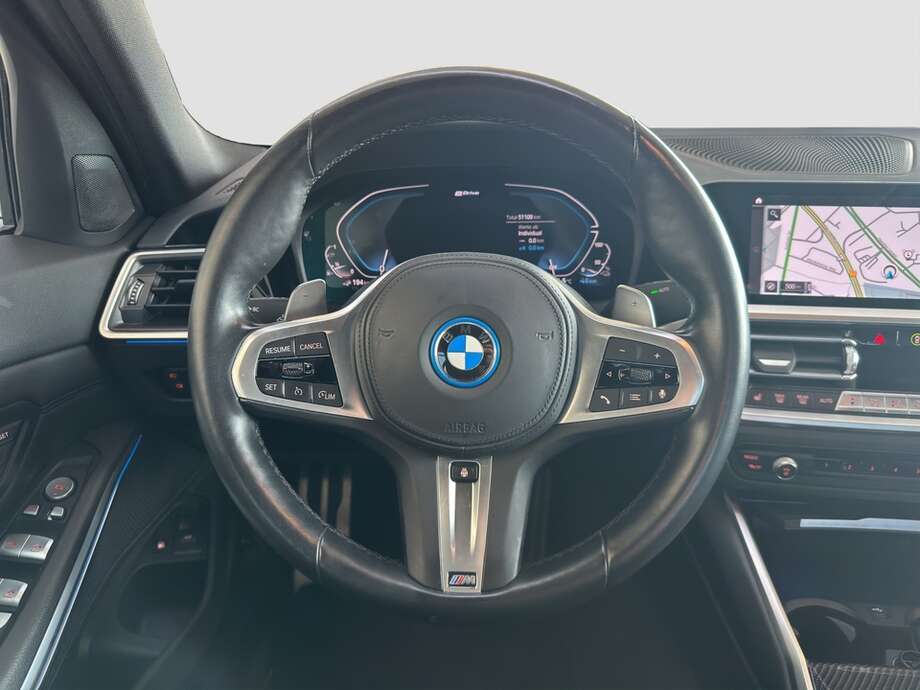 BMW 330e (Bild 4/17)