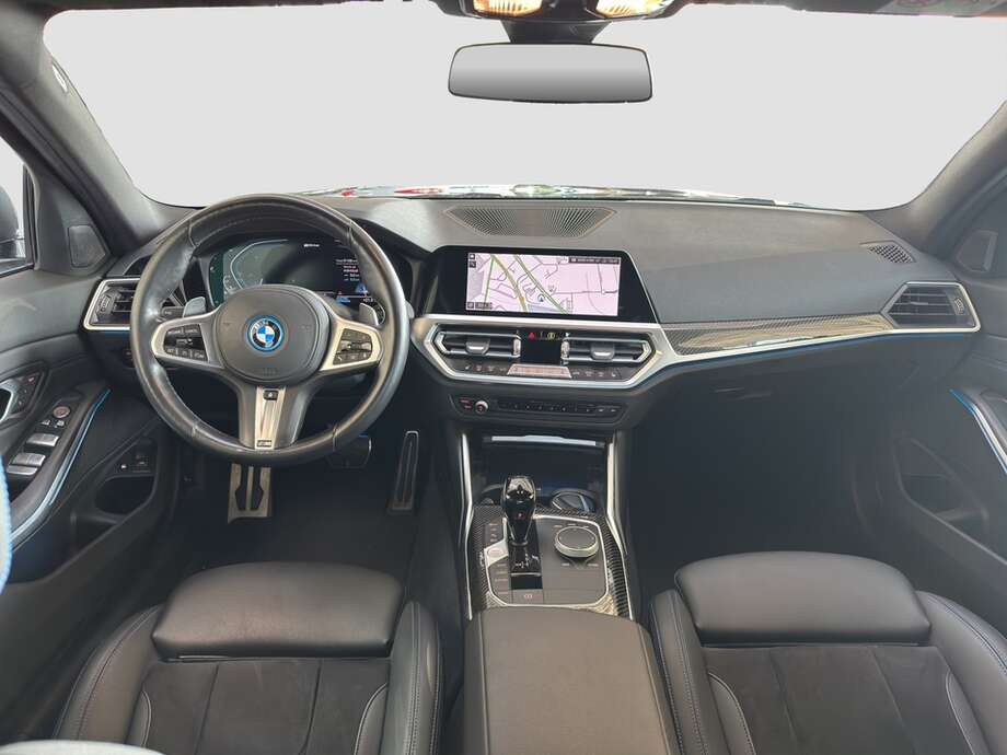 BMW 330e (Bild 5/17)