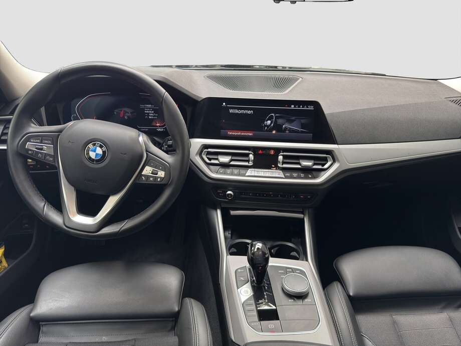 BMW 320d (Bild 5/17)