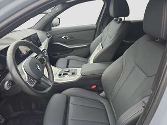 BMW 320d (Bild 2/18)