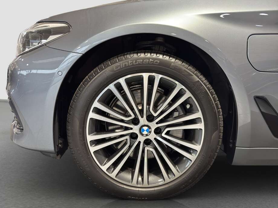 BMW 530e xDrive (Bild 16/18)