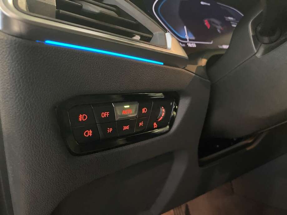 BMW 330e (Bild 17/25)
