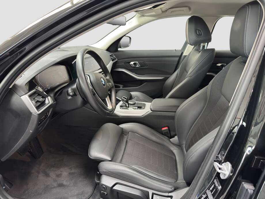 BMW 320d (Bild 2/23)