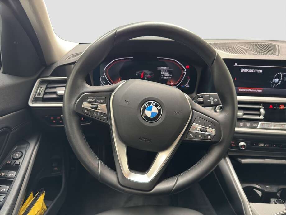 BMW 320d (Bild 4/23)