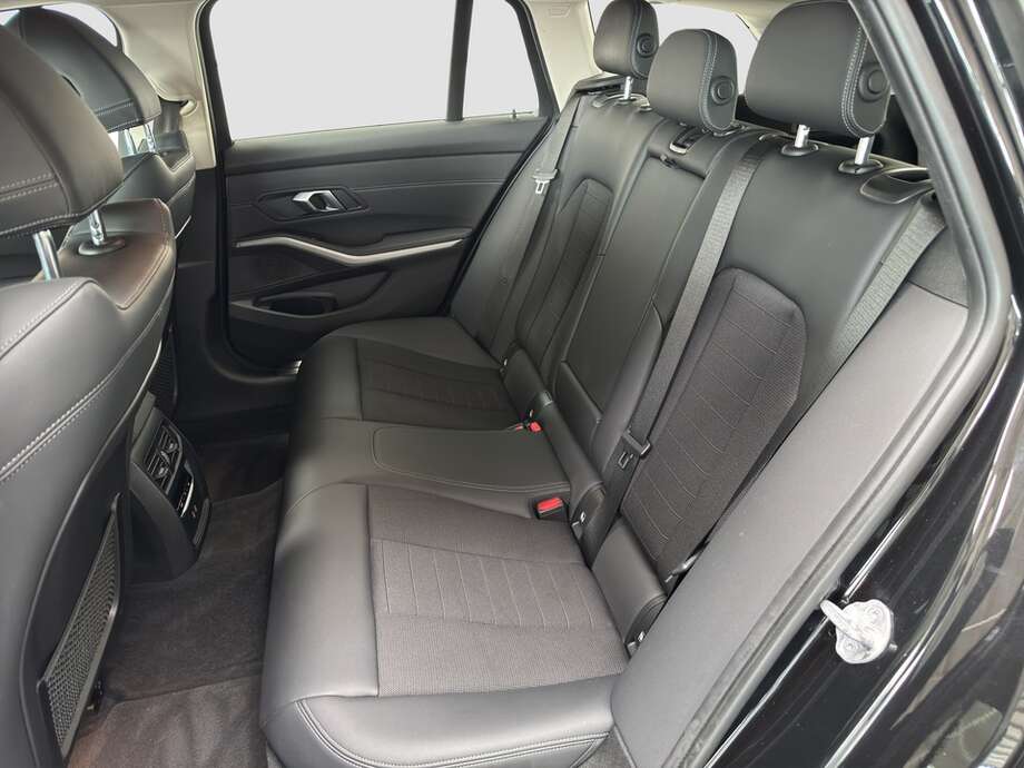 BMW 320d (Bild 6/23)