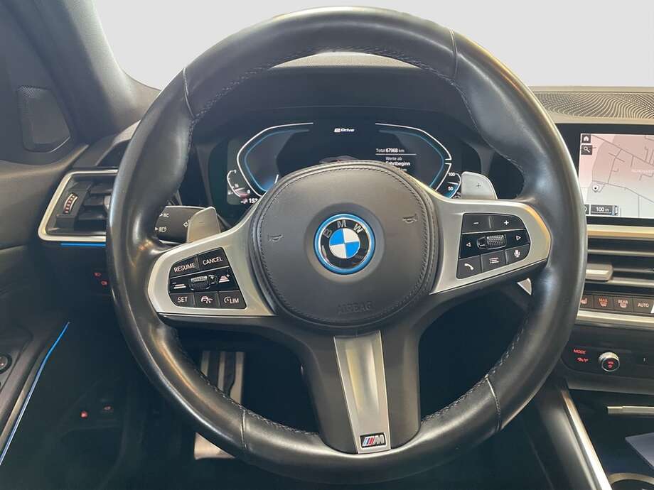 BMW 330e (Bild 2/2)