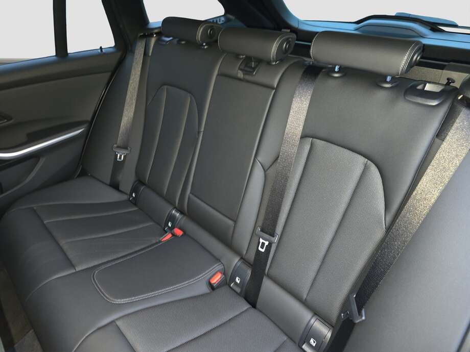 BMW 320d (Bild 6/18)