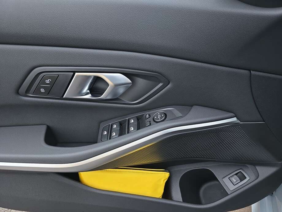BMW 320d (Bild 8/18)
