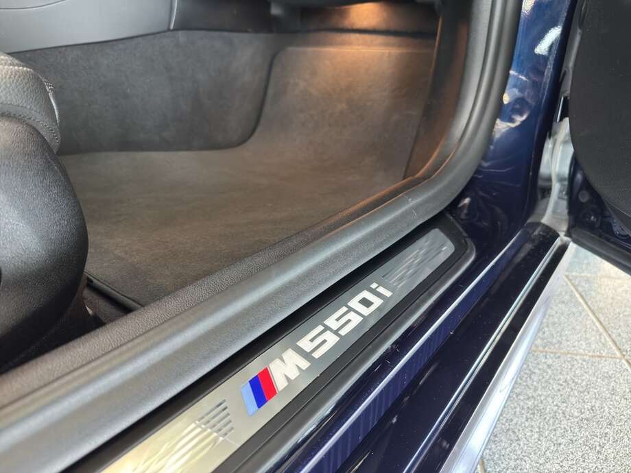 BMW M550 (Bild 8/24)