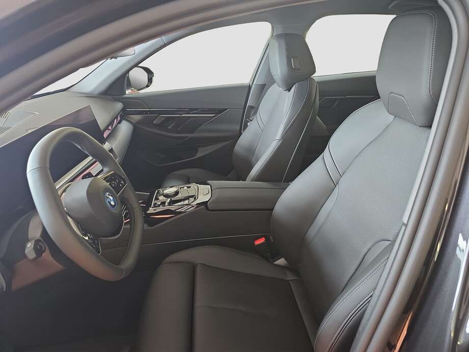 BMW 550e xDrive (Bild 2/2)
