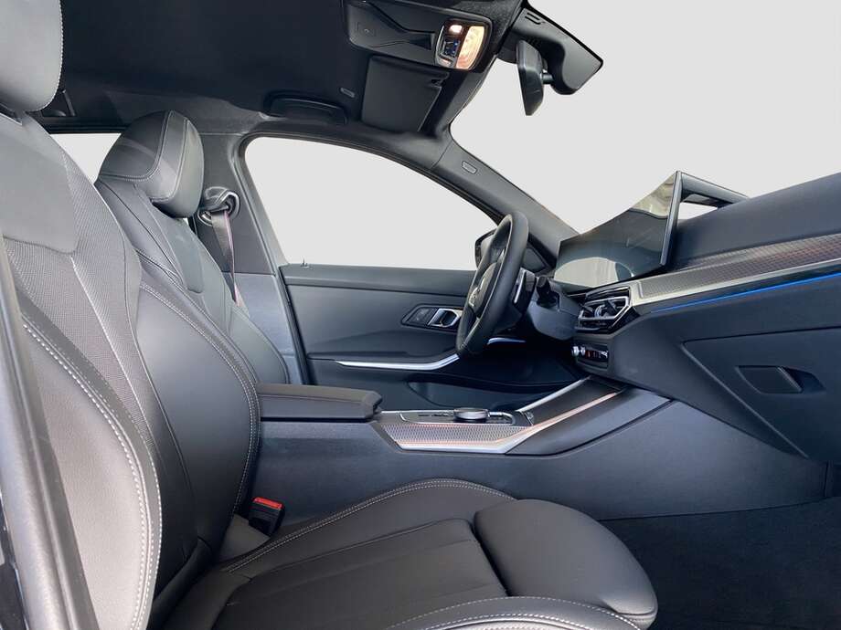 BMW 330d (Bild 8/24)