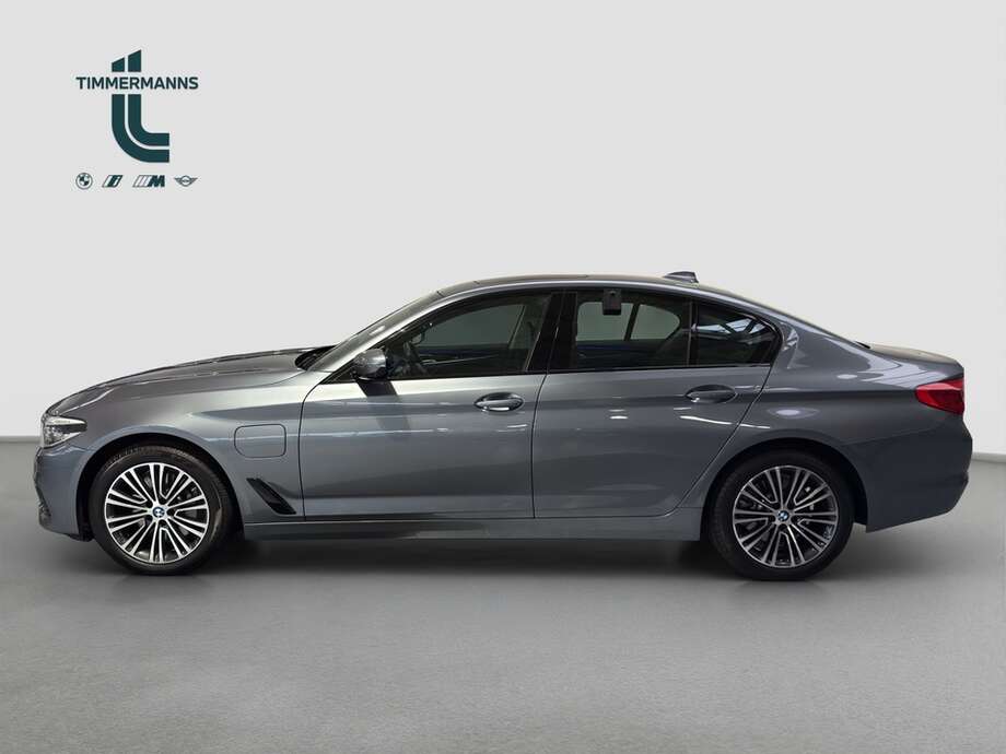 BMW 530e xDrive (Bild 11/18)