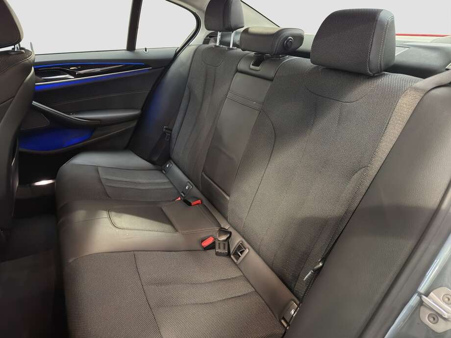 BMW 530e xDrive (Bild 6/18)