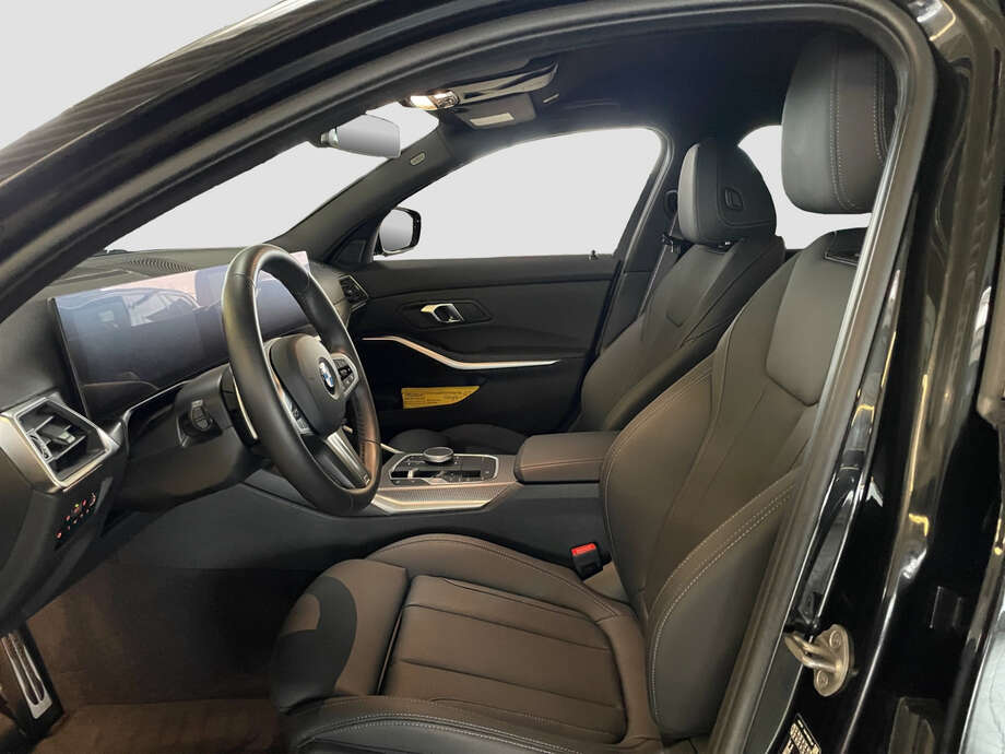 BMW 330d (Bild 11/13)