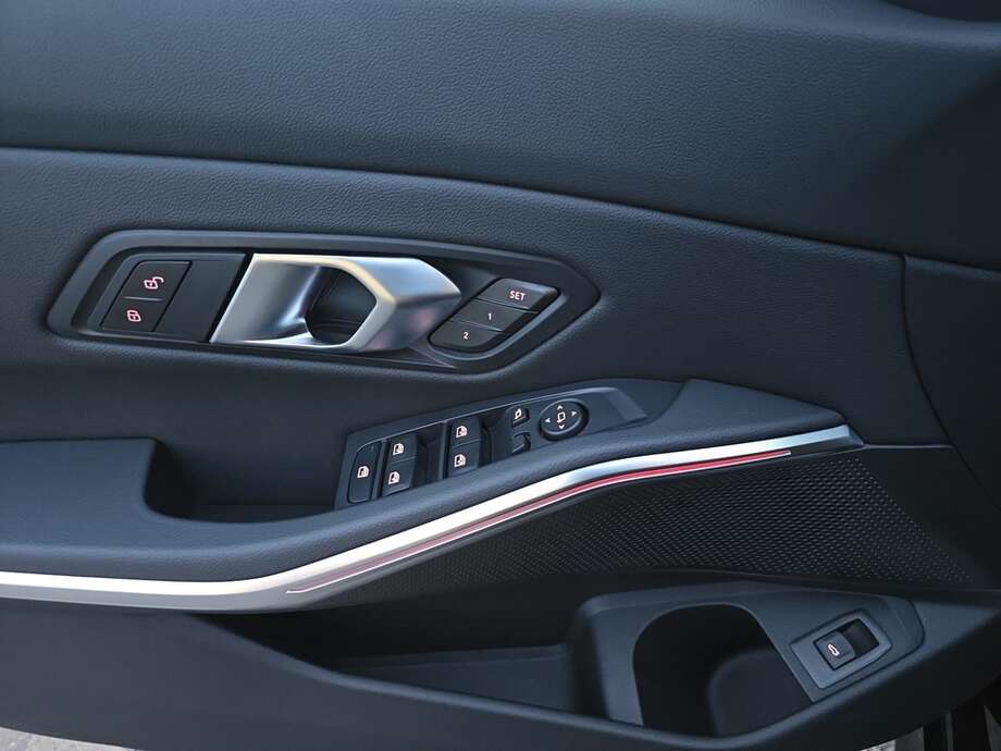 BMW 330d (Bild 6/19)