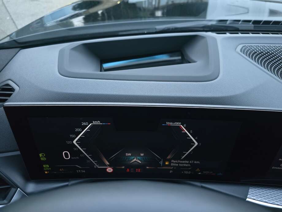 BMW 330d (Bild 8/19)
