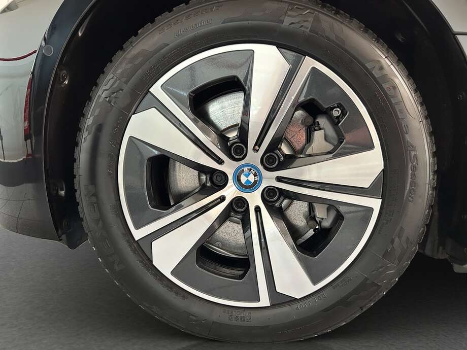 BMW i4 (Bild 15/15)