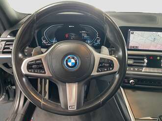 BMW 330e (Bild 2/17)