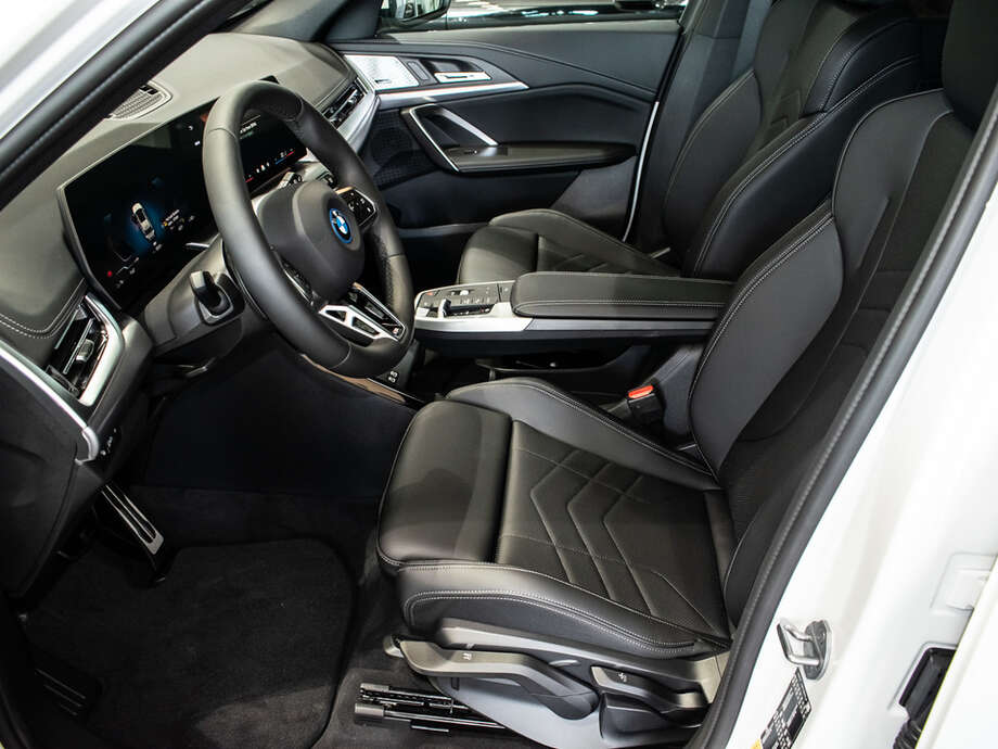 BMW iX1 eDrive20 (Bild 2/2)