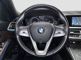 BMW 330e (Bild 2/15)