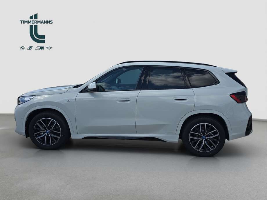 BMW iX1 eDrive20 (Bild 10/17)