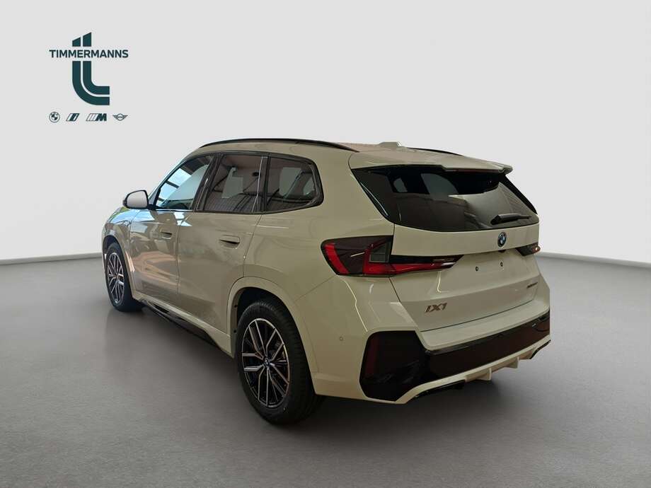 BMW iX1 eDrive20 (Bild 11/17)
