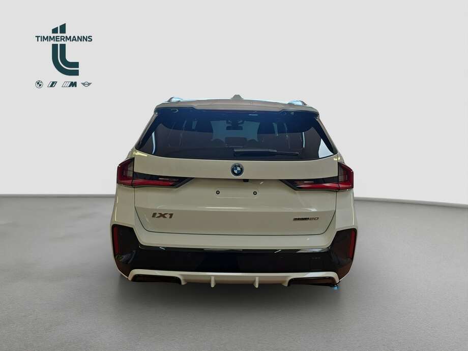 BMW iX1 eDrive20 (Bild 12/17)