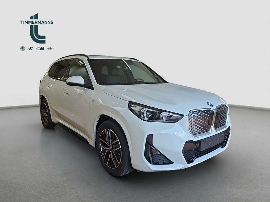 BMW iX1 eDrive20 (Bild 15/17)