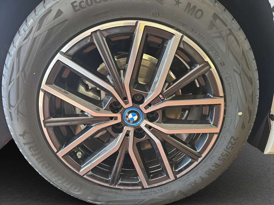 BMW iX1 eDrive20 (Bild 17/17)