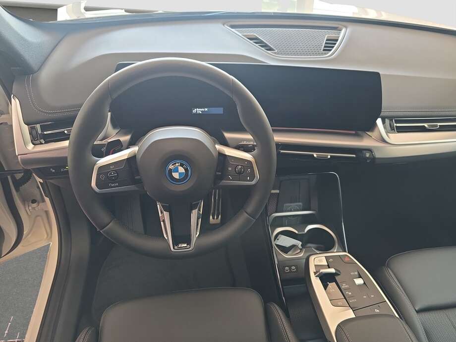 BMW iX1 eDrive20 (Bild 4/17)
