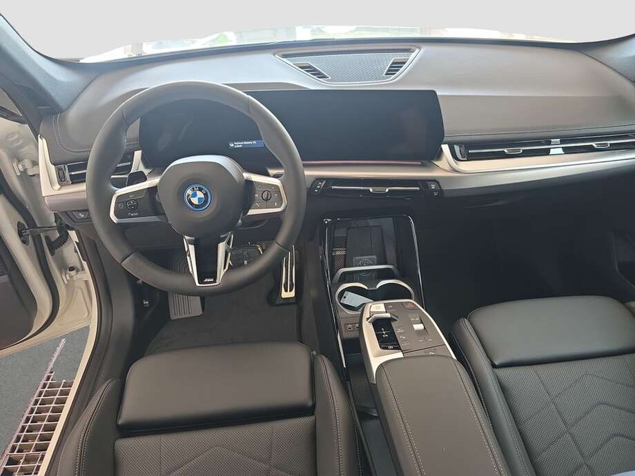 BMW iX1 eDrive20 (Bild 5/17)