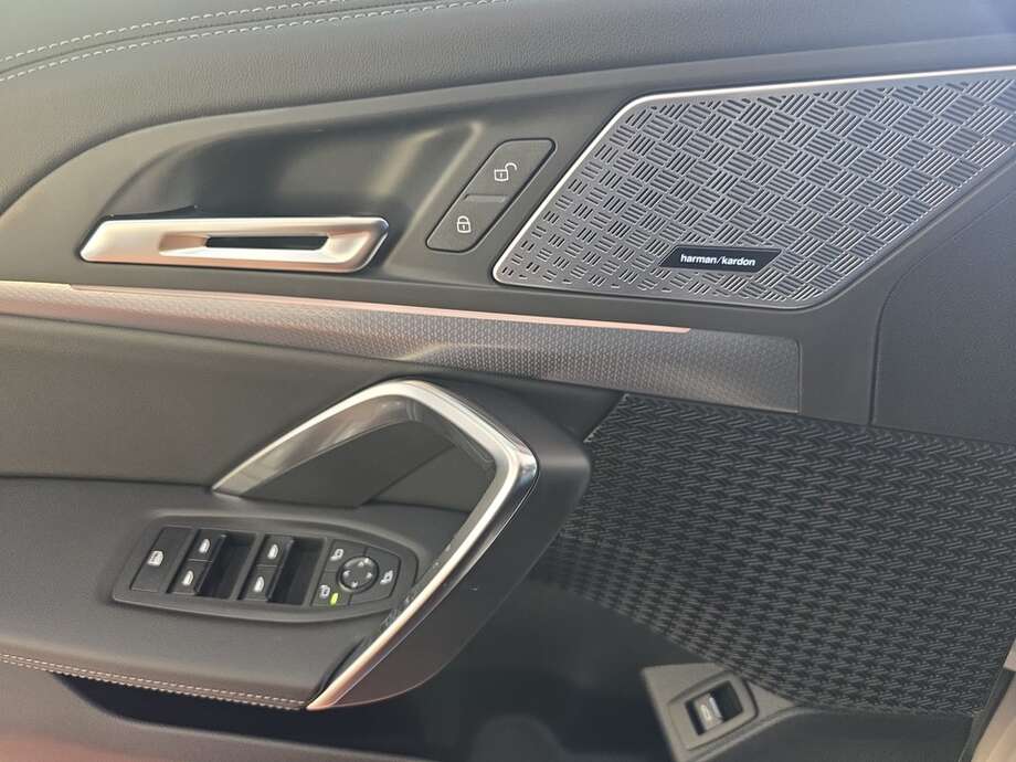 BMW iX1 eDrive20 (Bild 8/17)