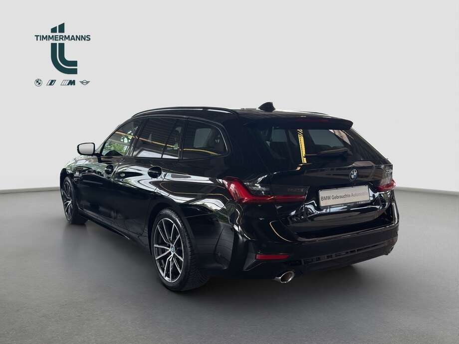 BMW 330e (Bild 11/17)