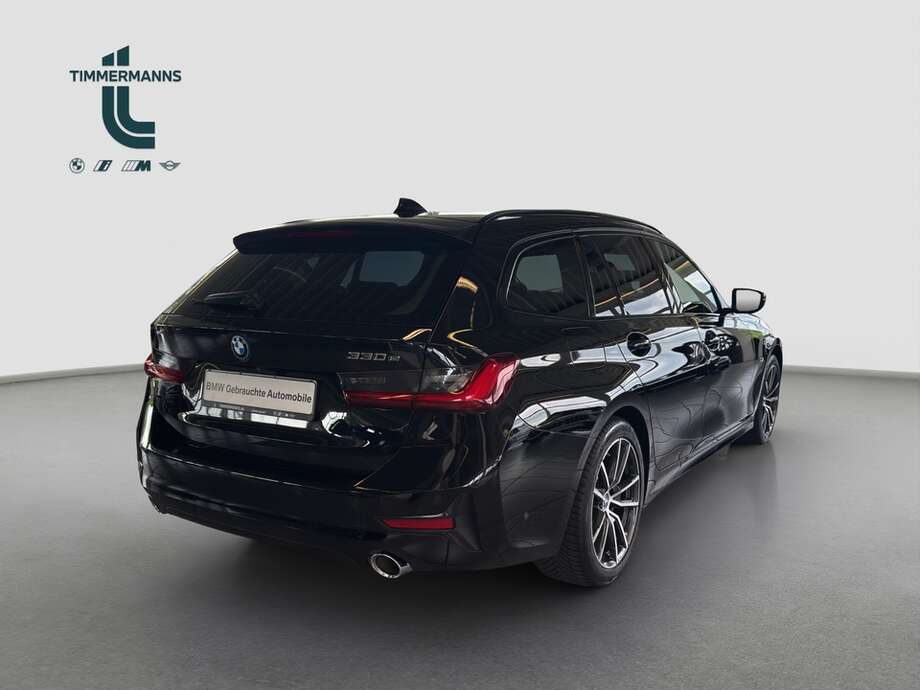 BMW 330e (Bild 13/17)