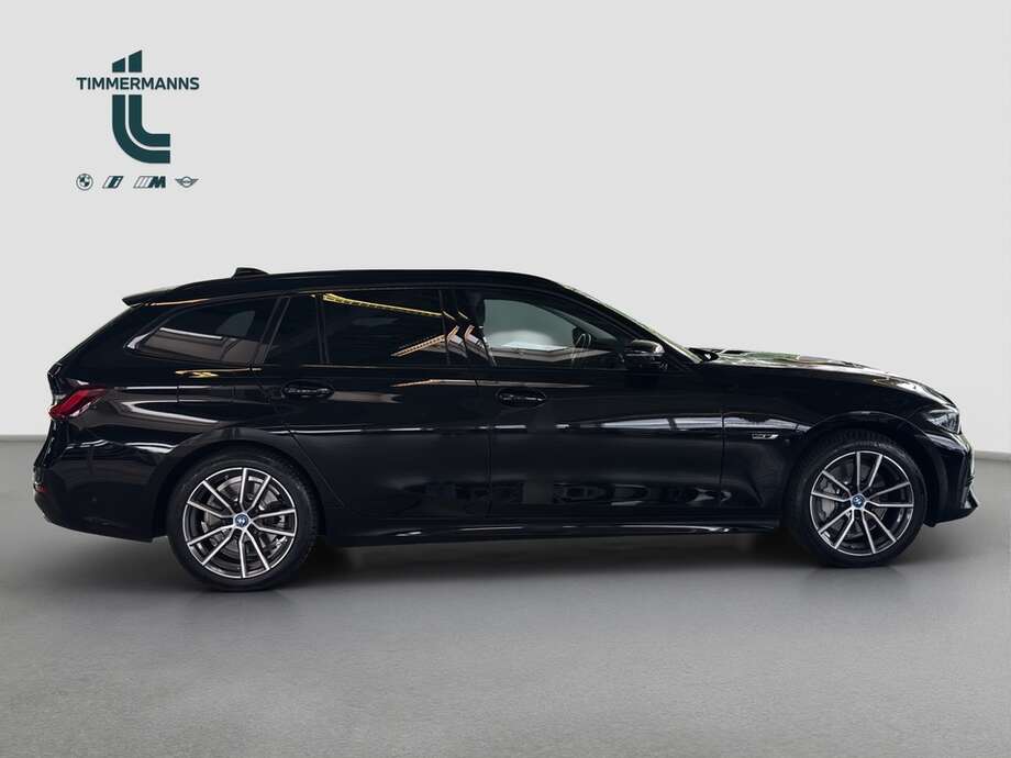 BMW 330e (Bild 14/17)