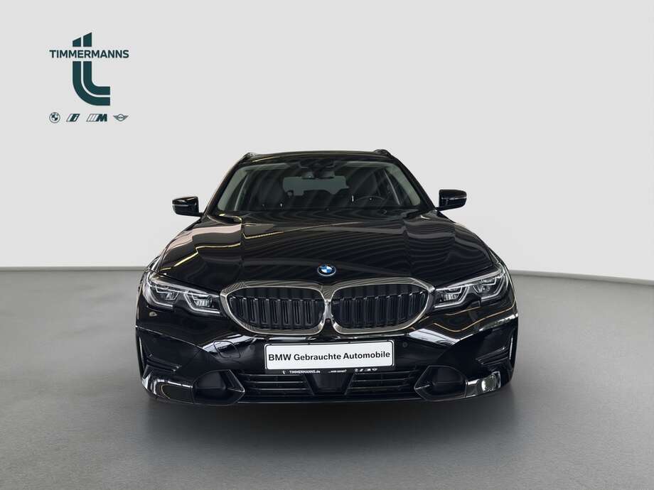 BMW 330e (Bild 16/17)
