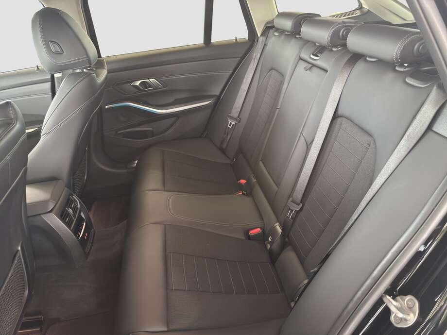 BMW 330e (Bild 5/17)