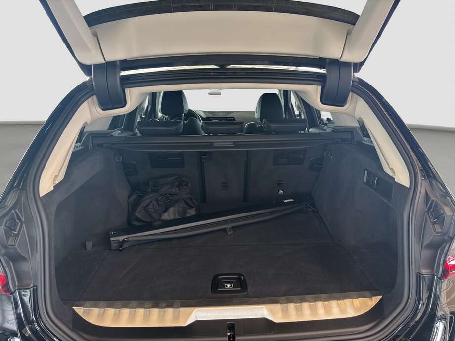 BMW 330e (Bild 6/17)